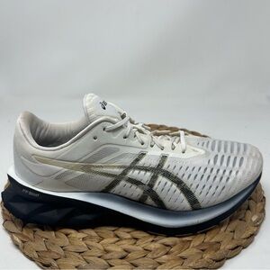 ASICS Novablast Running Shoes White Black Size 10 Men's